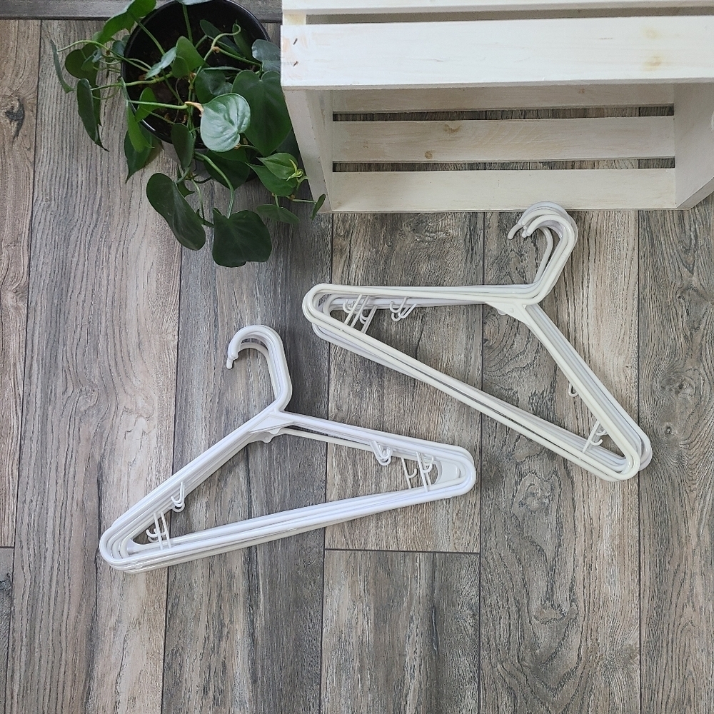 20 White Plastic Hangers | Closet Organizing